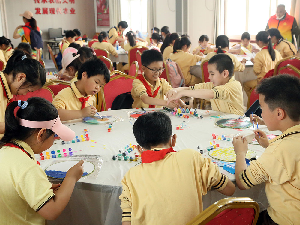 “跨進這扇門(mén)，走上複興路(lù)”——百年(nián)第一步