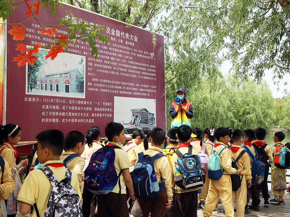 “跨進這扇門(mén)，走上複興路(lù)”——百年(nián)第一步