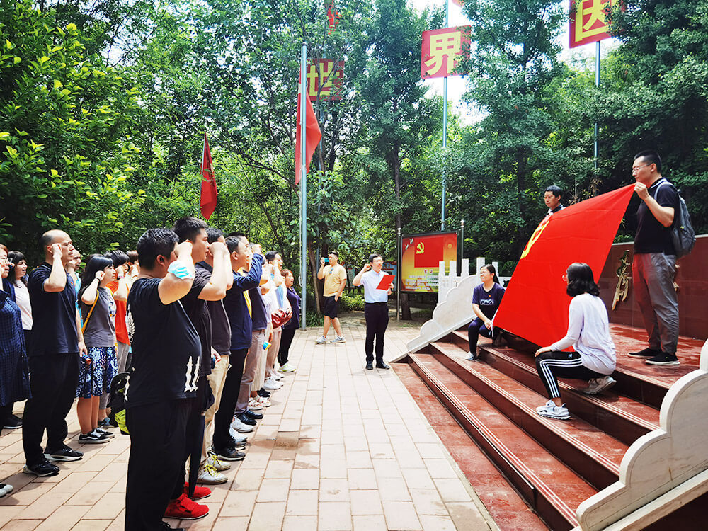 毛澤東雕像紅(hóng)色教育園：重溫入黨誓詞，接受心靈的洗禮！