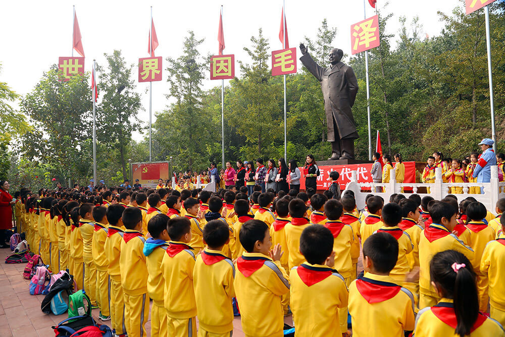 毛澤東雕像紅(hóng)色教育園：重溫入黨誓詞，接受心靈的洗禮！